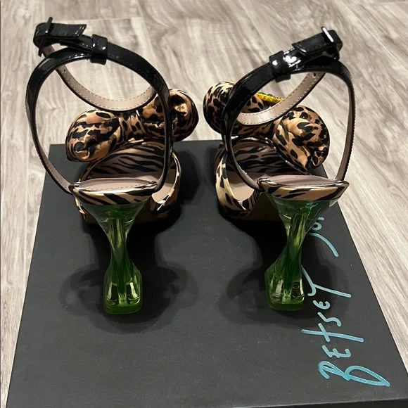 Betsey Johnson Leopard Print Slingback Heels with Green Heel size 7.5 - Picture 6 of 7
